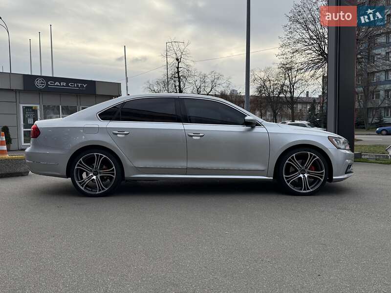 Седан Volkswagen Passat 2016 в Киеве