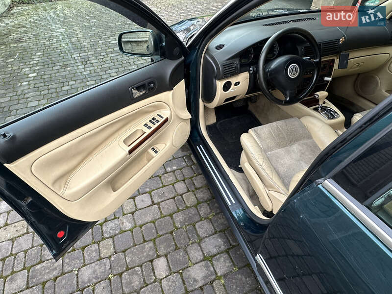 Седан Volkswagen Passat 2003 в Черновцах