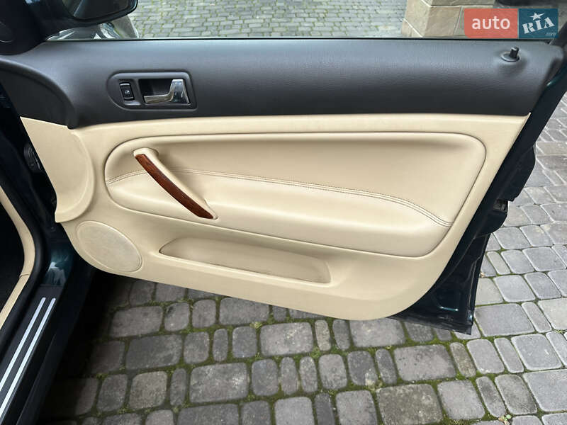 Седан Volkswagen Passat 2003 в Черновцах