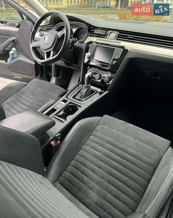 Седан Volkswagen Passat 2017 в Харькове