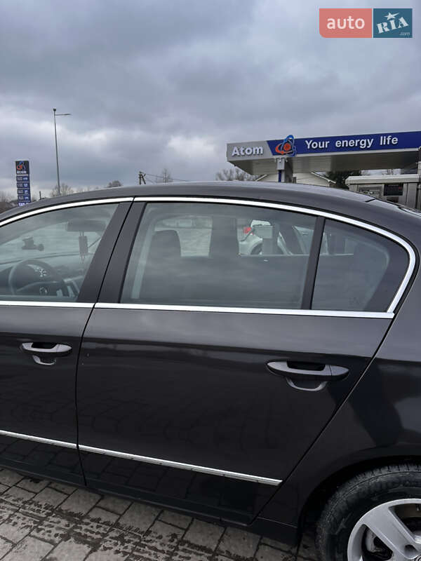 Седан Volkswagen Passat 2005 в Ивано-Франковске