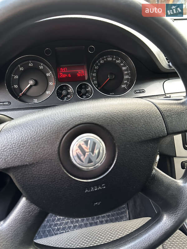 Седан Volkswagen Passat 2005 в Ивано-Франковске