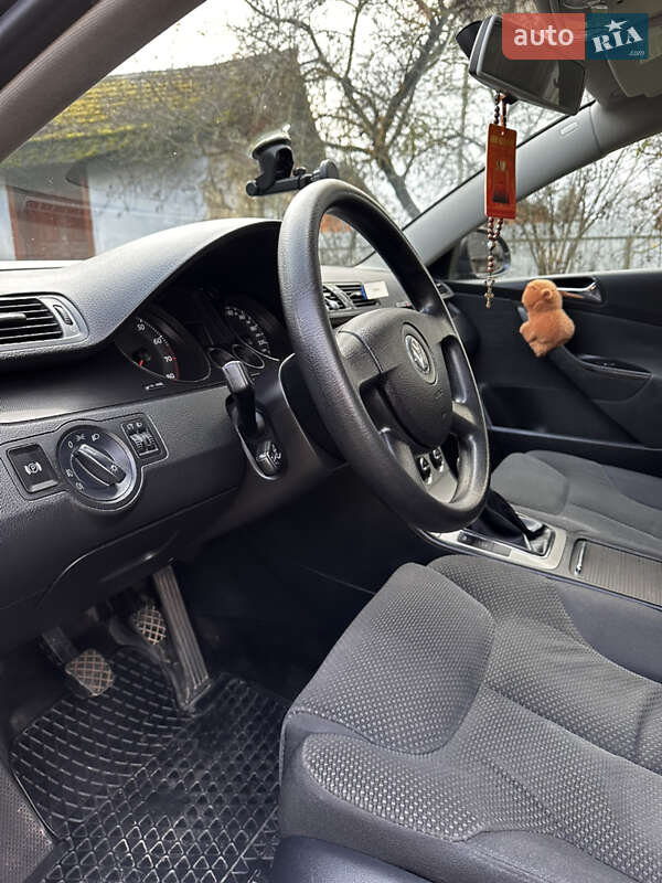 Седан Volkswagen Passat 2005 в Ивано-Франковске