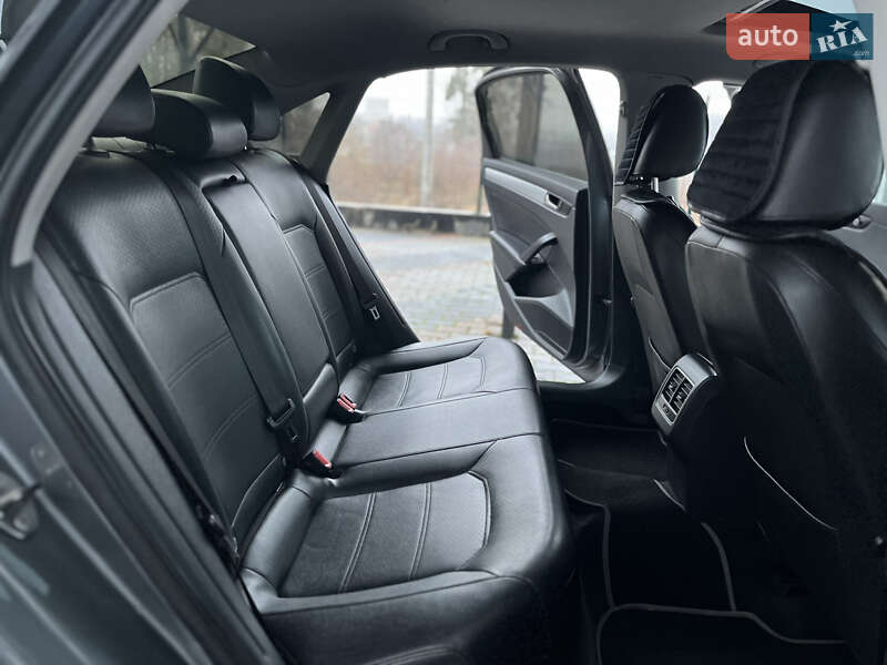 Седан Volkswagen Passat 2012 в Виннице