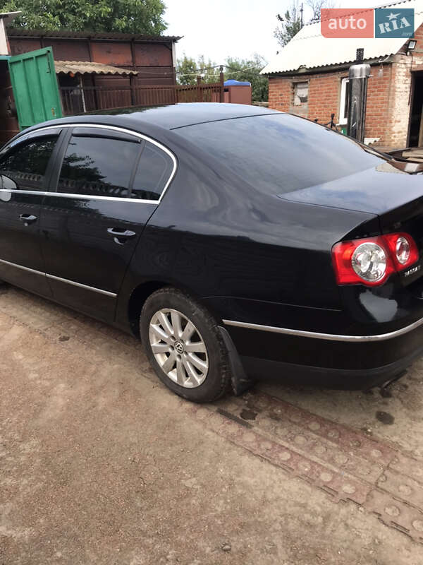 Седан Volkswagen Passat 2006 в Краснограде