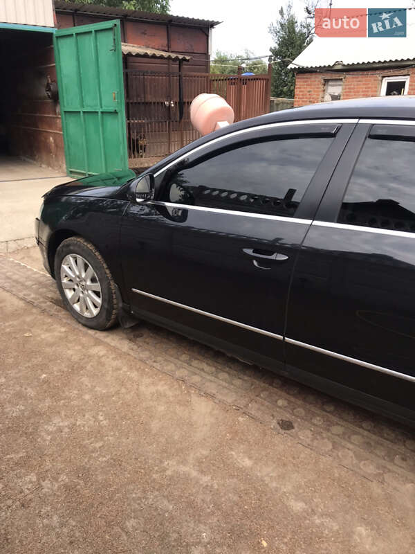 Седан Volkswagen Passat 2006 в Краснограде