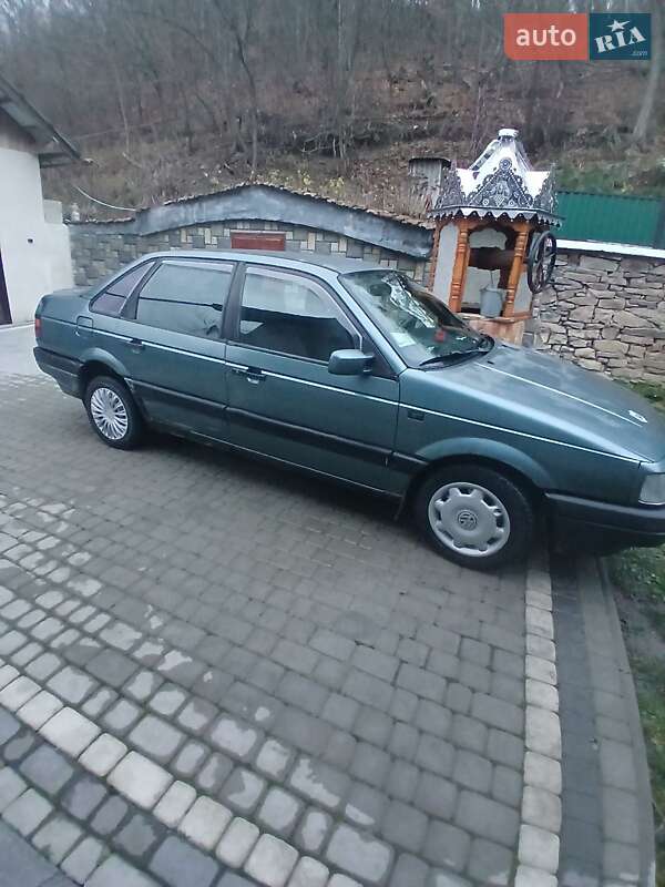 Седан Volkswagen Passat 1989 в Ивано-Франковске
