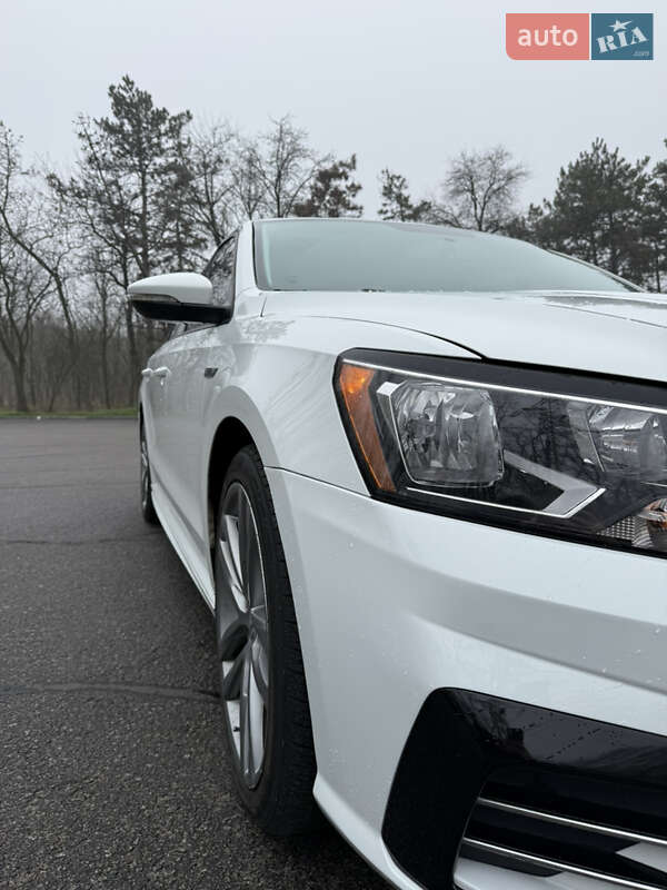 Седан Volkswagen Passat 2017 в Запорожье