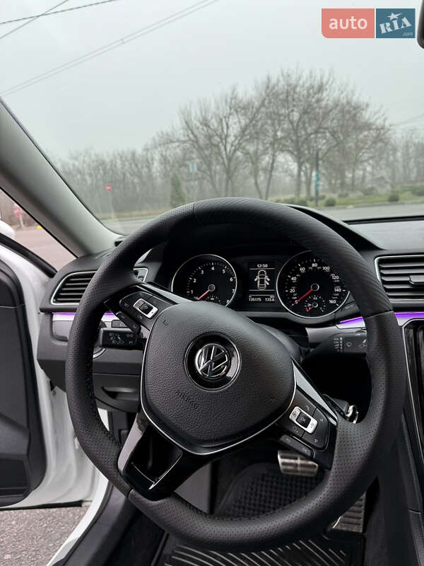 Седан Volkswagen Passat 2017 в Запорожье