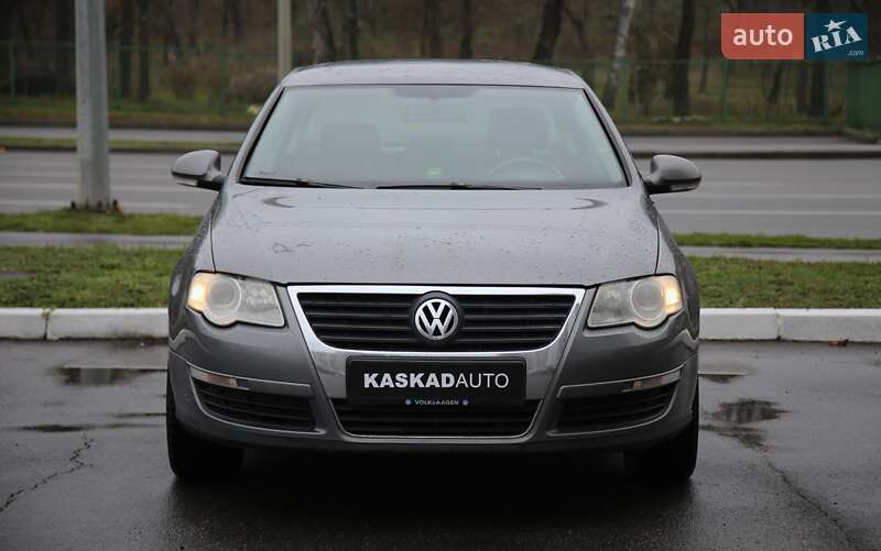 Седан Volkswagen Passat 2005 в Харкові