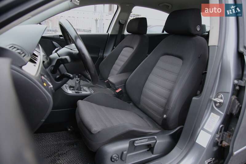 Седан Volkswagen Passat 2005 в Харкові