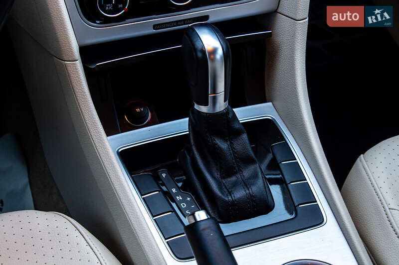 Седан Volkswagen Passat 2013 в Львові