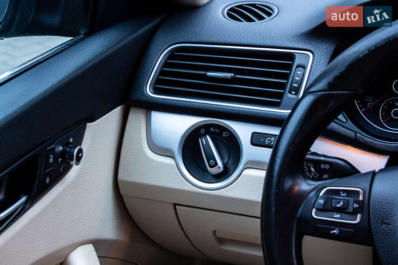 Седан Volkswagen Passat 2013 в Львові