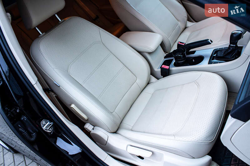 Седан Volkswagen Passat 2013 в Львові