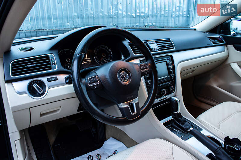 Седан Volkswagen Passat 2013 в Львові