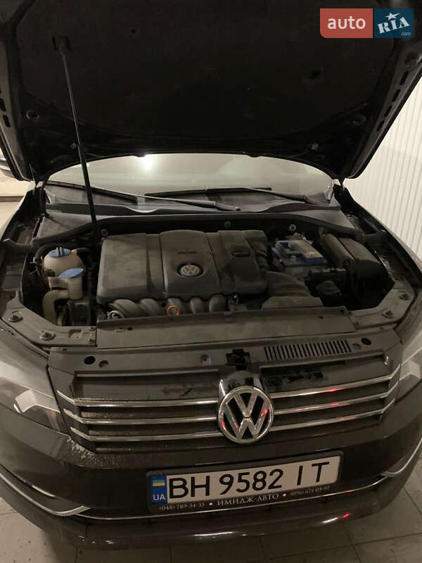 Седан Volkswagen Passat 2013 в Одесі