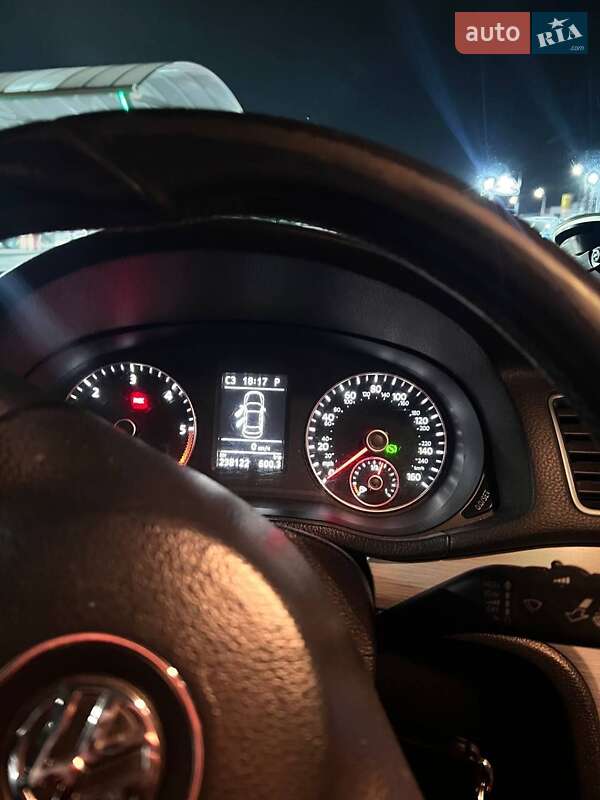 Седан Volkswagen Passat 2013 в Ровно
