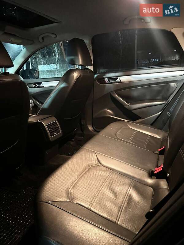 Седан Volkswagen Passat 2013 в Ровно
