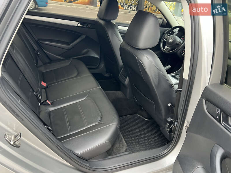 Седан Volkswagen Passat 2012 в Киеве