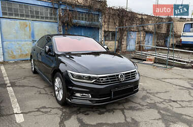 Седан Volkswagen Passat 2018 в Києві