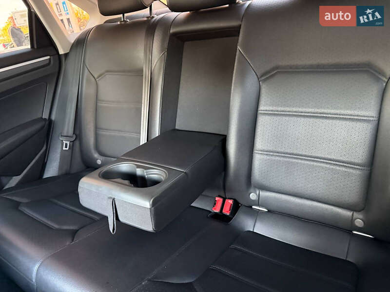 Седан Volkswagen Passat 2018 в Днепре