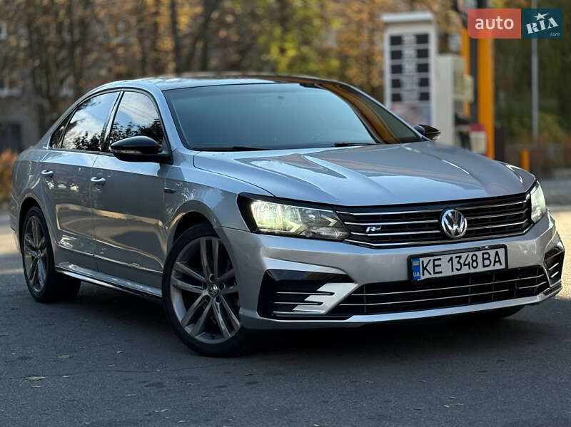 Седан Volkswagen Passat 2018 в Днепре