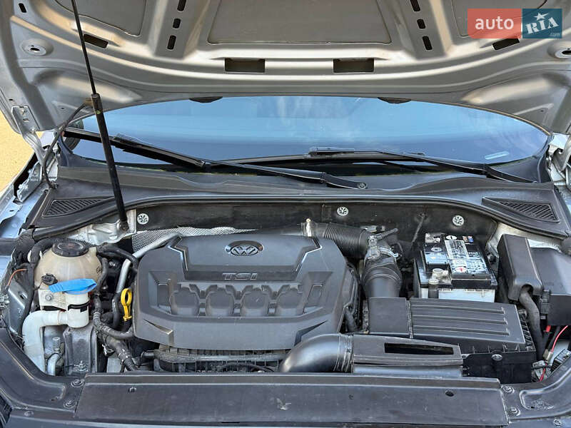 Седан Volkswagen Passat 2018 в Днепре