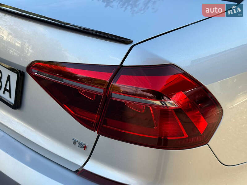 Седан Volkswagen Passat 2018 в Днепре