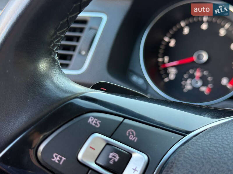 Седан Volkswagen Passat 2018 в Днепре