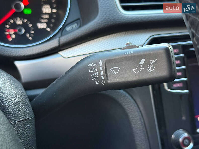 Седан Volkswagen Passat 2018 в Днепре