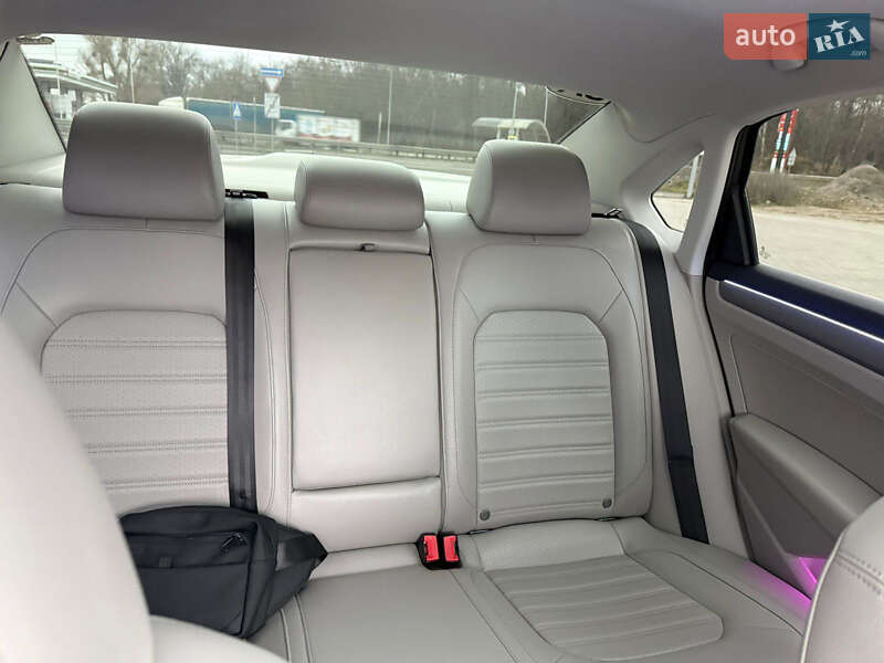 Седан Volkswagen Passat 2014 в Киеве