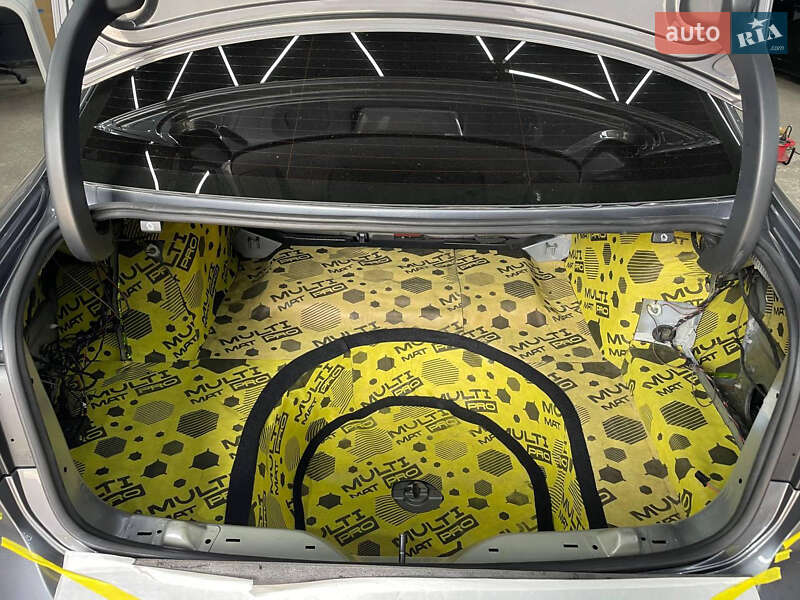 Седан Volkswagen Passat 2014 в Киеве