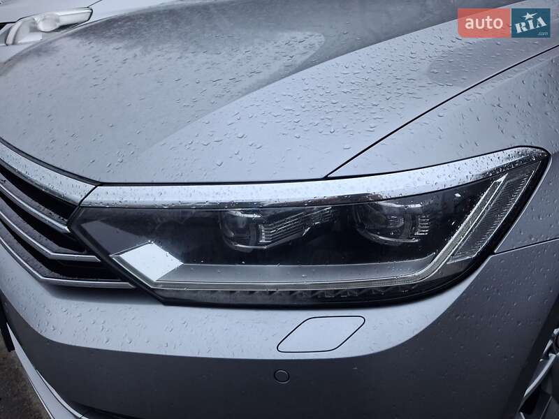 Универсал Volkswagen Passat 2019 в Львове