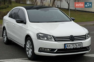 Седан Volkswagen Passat 2011 в Киеве