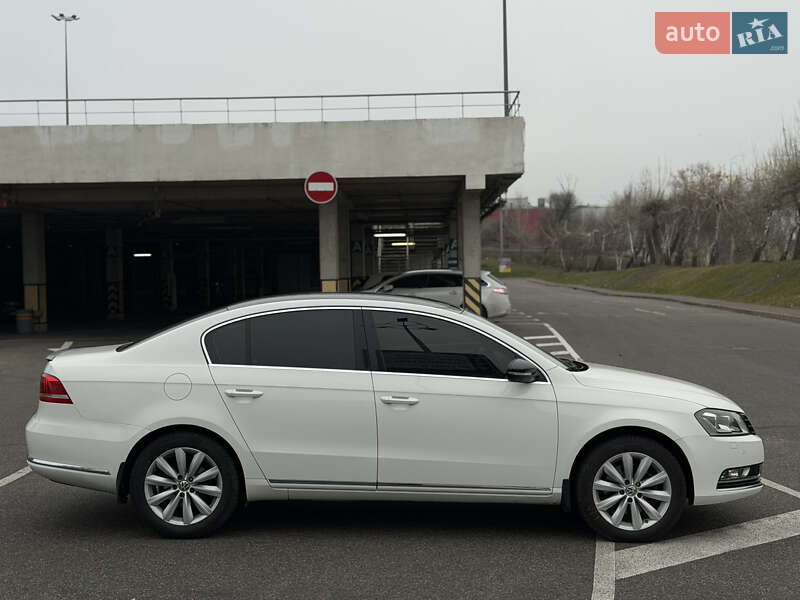 Седан Volkswagen Passat 2011 в Киеве