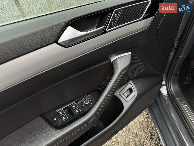 Универсал Volkswagen Passat 2016 в Умани фото 13 Универсал Volkswagen Passat 2016 в Умани