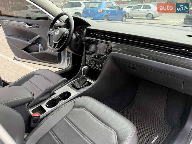 Седан Volkswagen Passat 2020 в Житомирі