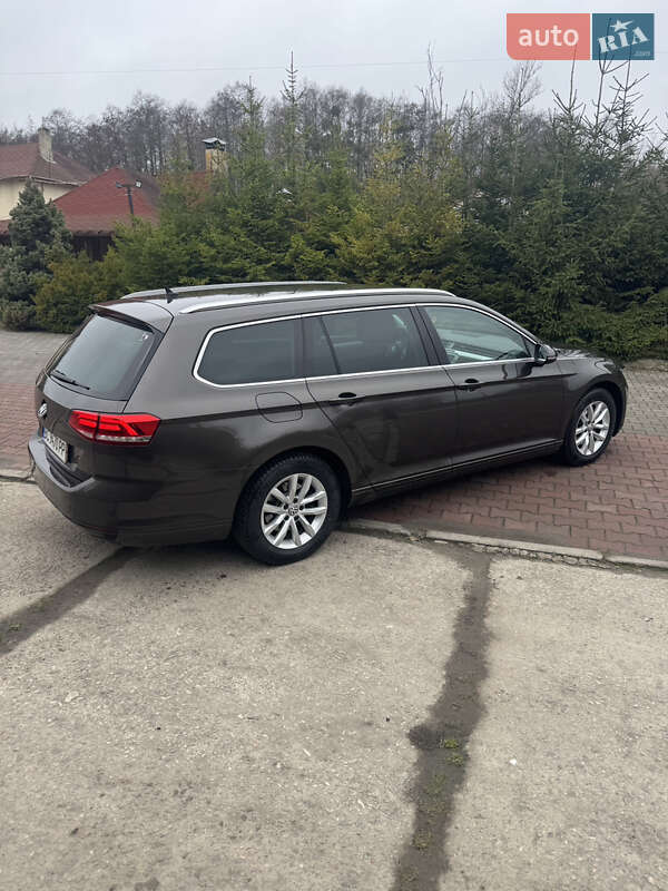 Універсал Volkswagen Passat 2015 в Шепетівці