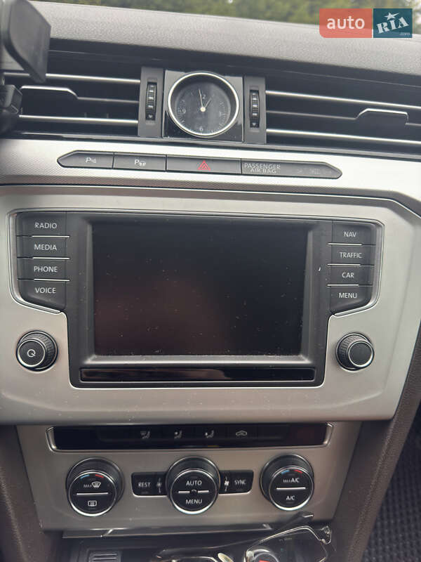 Універсал Volkswagen Passat 2015 в Шепетівці