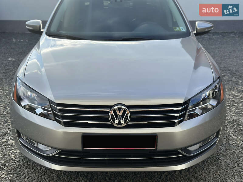 Седан Volkswagen Passat 2013 в Ужгороде