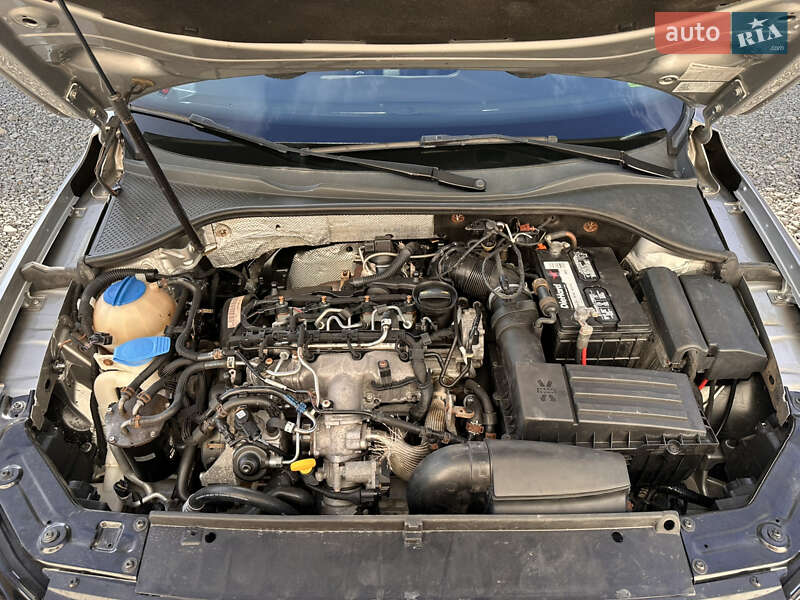 Седан Volkswagen Passat 2013 в Ужгороде