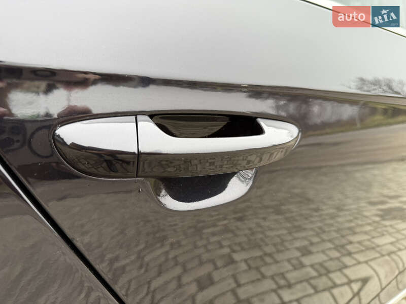 Седан Volkswagen Passat 2009 в Львове