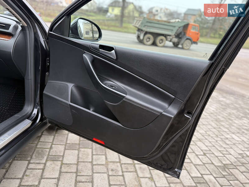 Седан Volkswagen Passat 2009 в Львове