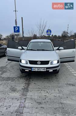 Седан Volkswagen Passat 2000 в Владимире