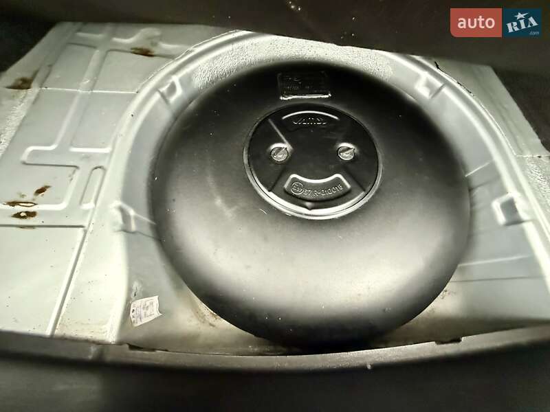 Седан Volkswagen Passat 2003 в Одессе