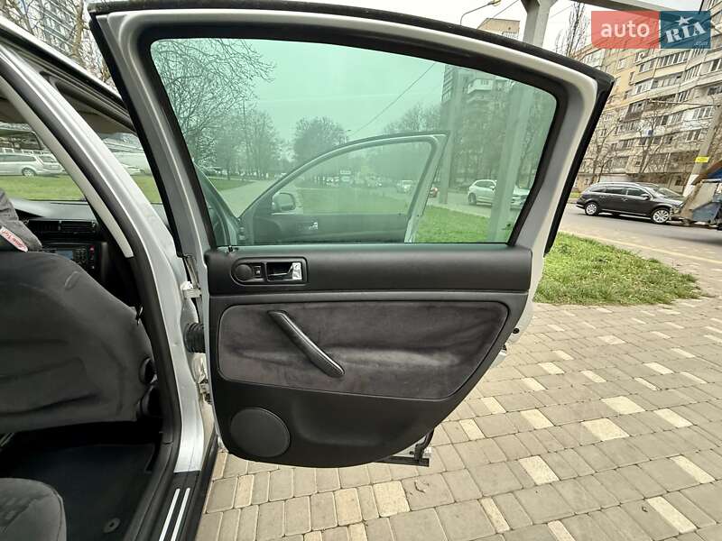 Седан Volkswagen Passat 2003 в Одессе