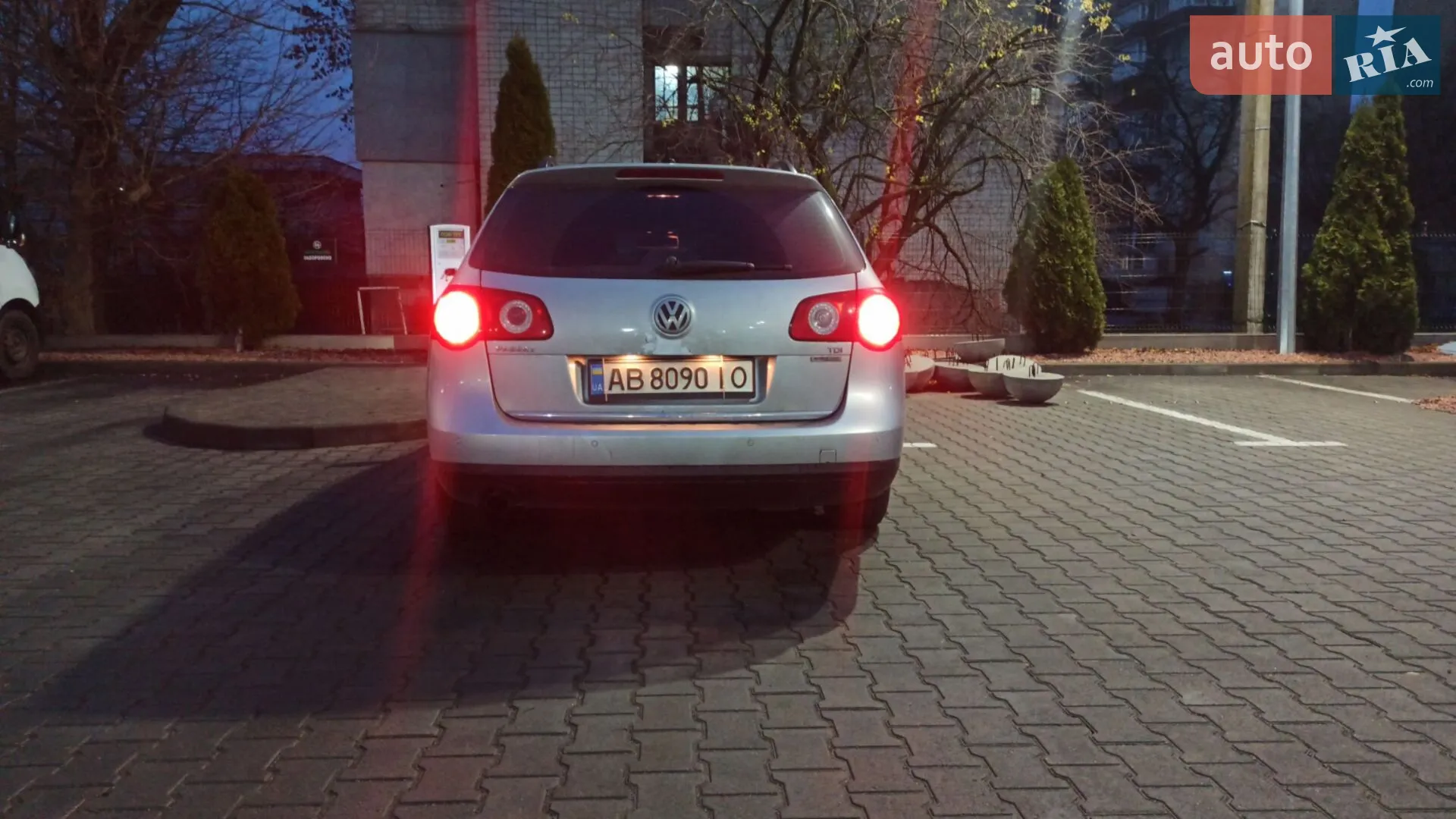 2010 Volkswagen Passat - мініатюра 4