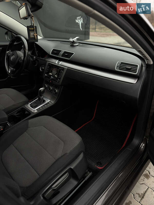 Седан Volkswagen Passat 2013 в Стрые