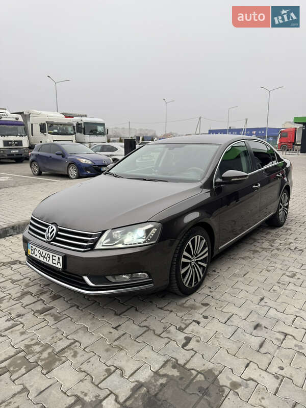 Седан Volkswagen Passat 2013 в Стрые