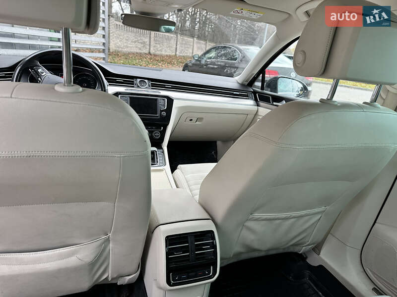 Седан Volkswagen Passat 2015 в Виннице